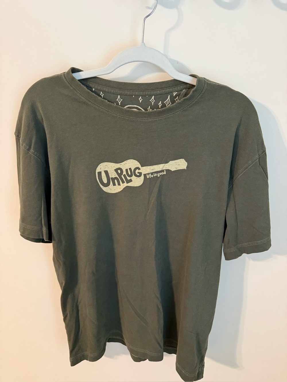 Life is Good Men’s Olive Green Unplug Teeshirt / Size M / 100% Soft Cotton